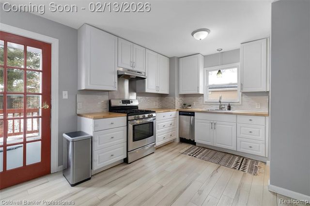 6821 N Lafayette Street, Dearborn Heights, MI 48127