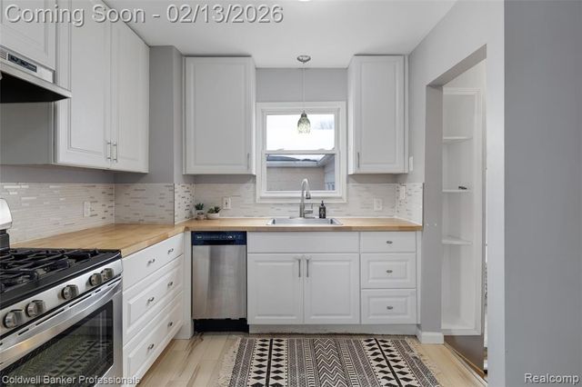 6821 N Lafayette Street, Dearborn Heights, MI 48127