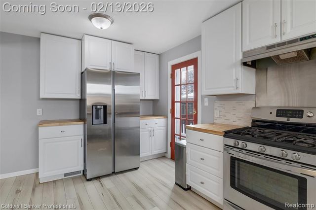 6821 N Lafayette Street, Dearborn Heights, MI 48127