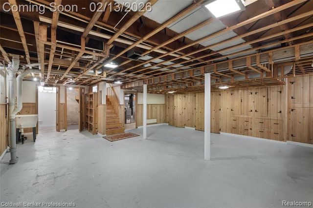 6821 N Lafayette Street, Dearborn Heights, MI 48127