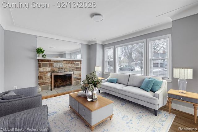 6821 N Lafayette Street, Dearborn Heights, MI 48127