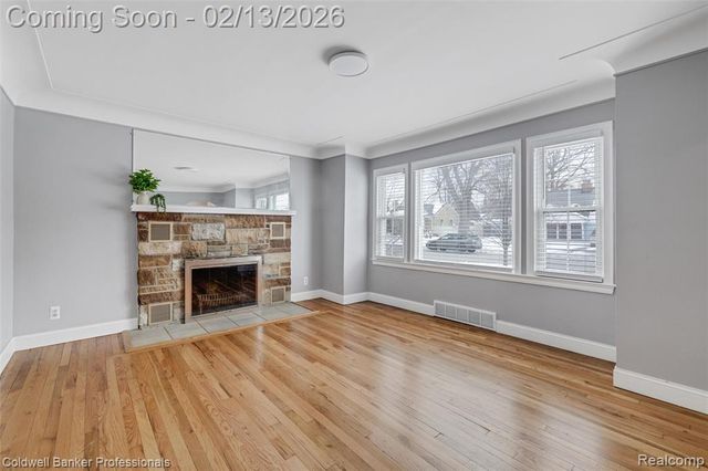 6821 N Lafayette Street, Dearborn Heights, MI 48127