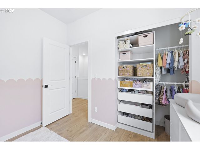 8133 Se KINNAMAN St, Hillsboro, OR 97123