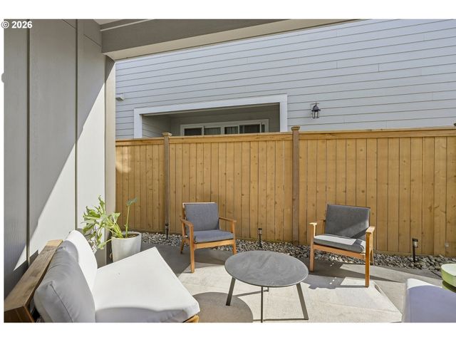 8133 Se KINNAMAN St, Hillsboro, OR 97123
