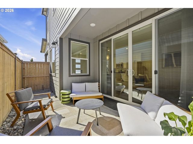 8133 Se KINNAMAN St, Hillsboro, OR 97123