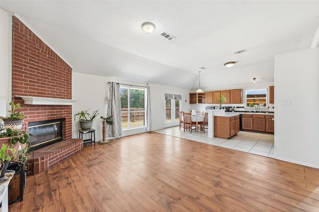 1308 Meadow Glen, Lancaster, TX 75146