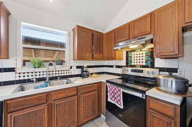 1308 Meadow Glen, Lancaster, TX 75146