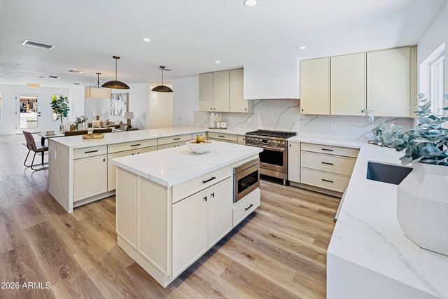6830 N 10TH Place, Phoenix, AZ 85014