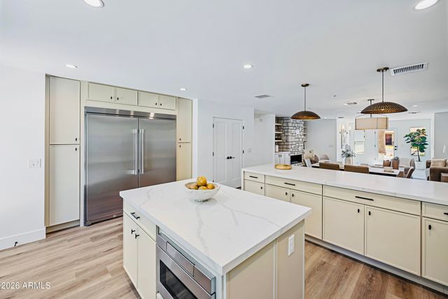 6830 N 10TH Place, Phoenix, AZ 85014