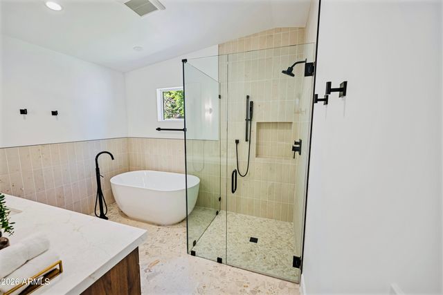 6830 N 10TH Place, Phoenix, AZ 85014