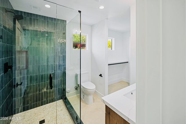 6830 N 10TH Place, Phoenix, AZ 85014