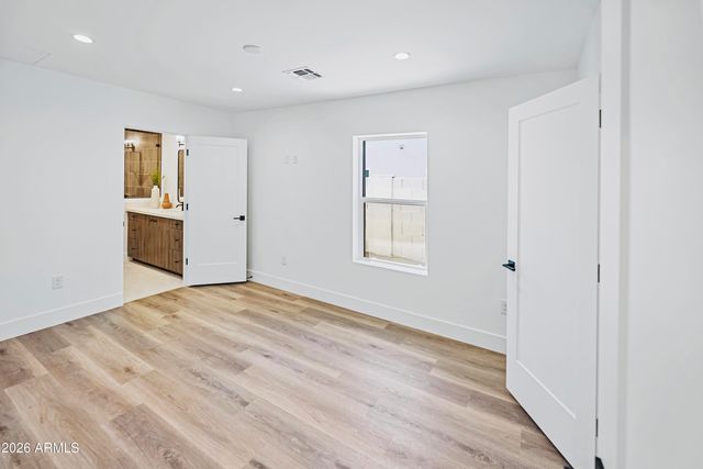 6830 N 10TH Place, Phoenix, AZ 85014