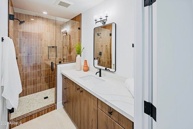 6830 N 10TH Place, Phoenix, AZ 85014