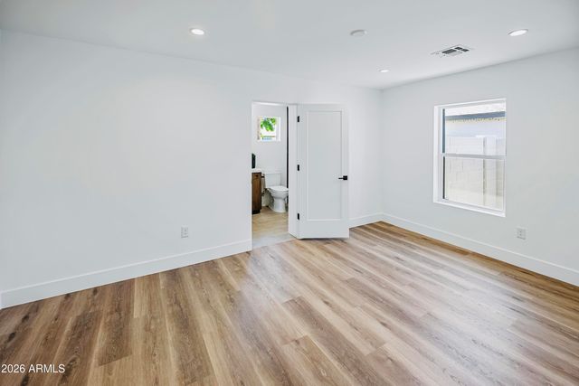 6830 N 10TH Place, Phoenix, AZ 85014