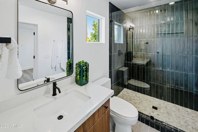 6830 N 10TH Place, Phoenix, AZ 85014