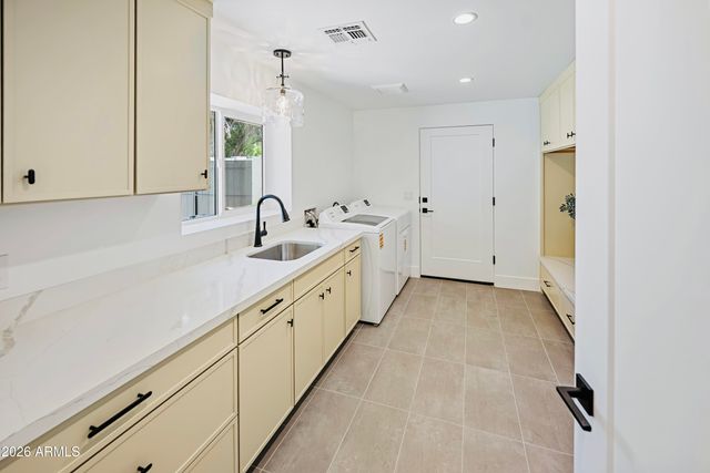 6830 N 10TH Place, Phoenix, AZ 85014