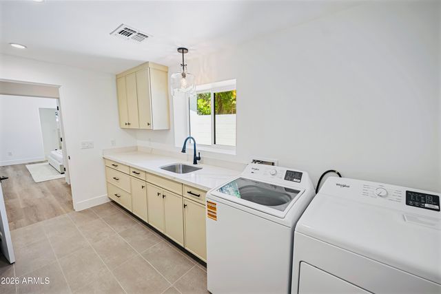 6830 N 10TH Place, Phoenix, AZ 85014