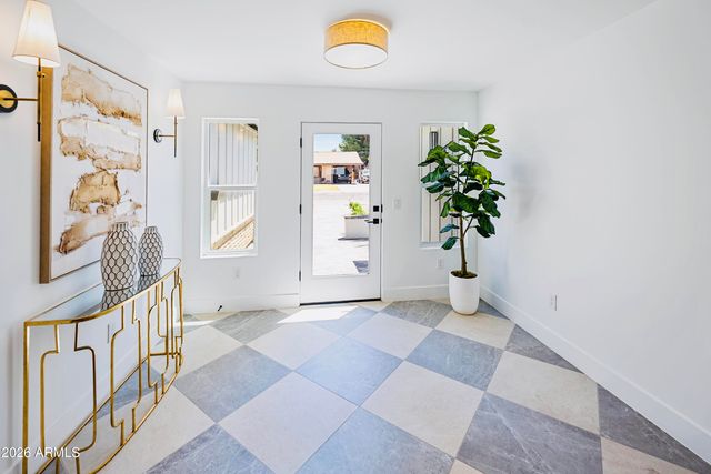 6830 N 10TH Place, Phoenix, AZ 85014