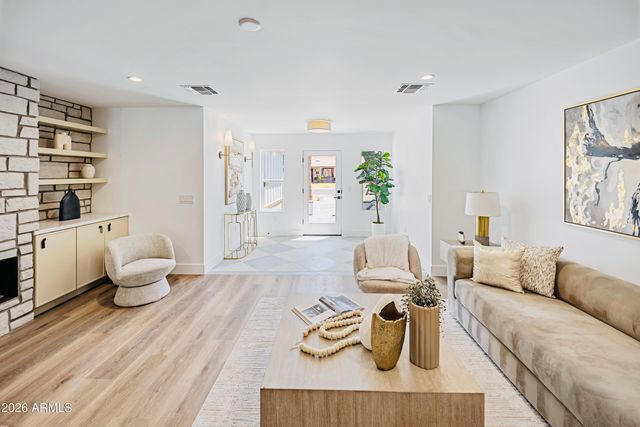 6830 N 10TH Place, Phoenix, AZ 85014