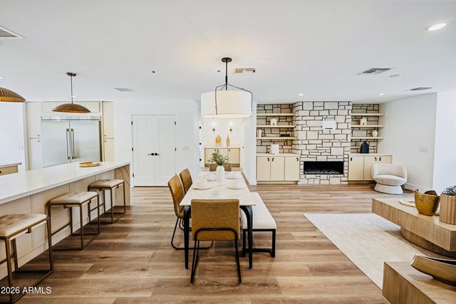 6830 N 10TH Place, Phoenix, AZ 85014