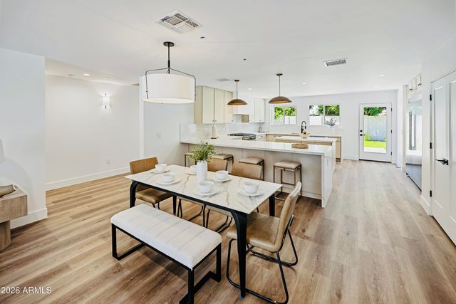 6830 N 10TH Place, Phoenix, AZ 85014