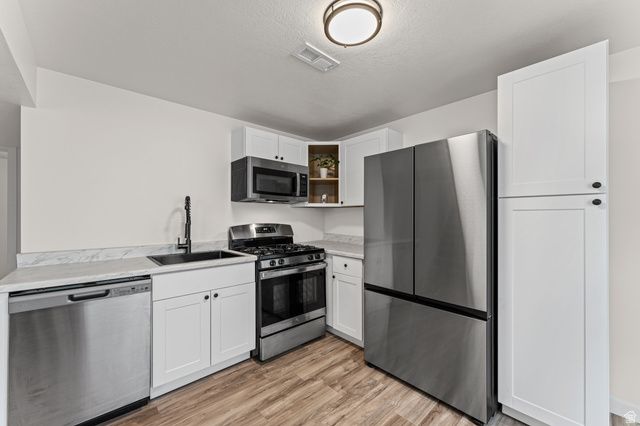 6632 S GLADE CREEK DR, West Jordan, UT 84081