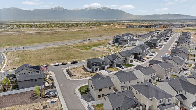 6632 S GLADE CREEK DR, West Jordan, UT 84081