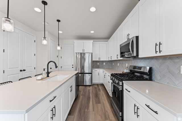 6632 S GLADE CREEK DR, West Jordan, UT 84081