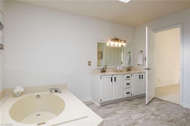 466 Windsor Park Road, Kernersville, NC 27284