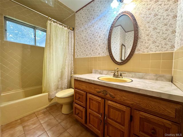 28 Euclid Avenue, Dix Hills, NY 11746