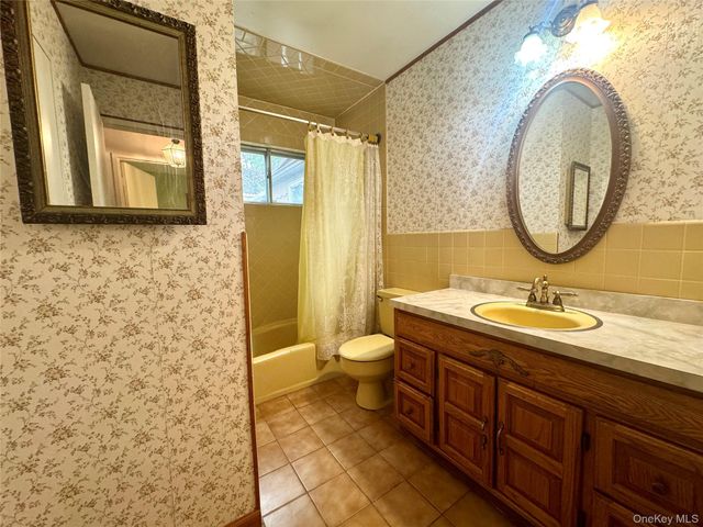 28 Euclid Avenue, Dix Hills, NY 11746