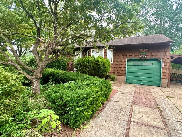 28 Euclid Avenue, Dix Hills, NY 11746