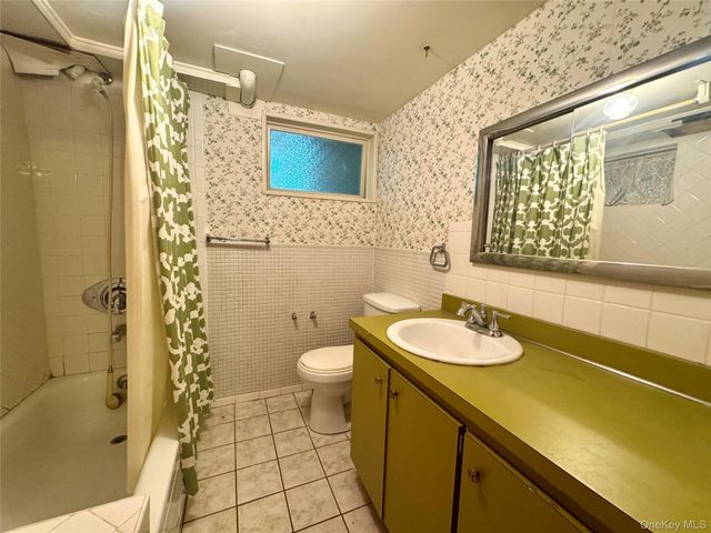 28 Euclid Avenue, Dix Hills, NY 11746