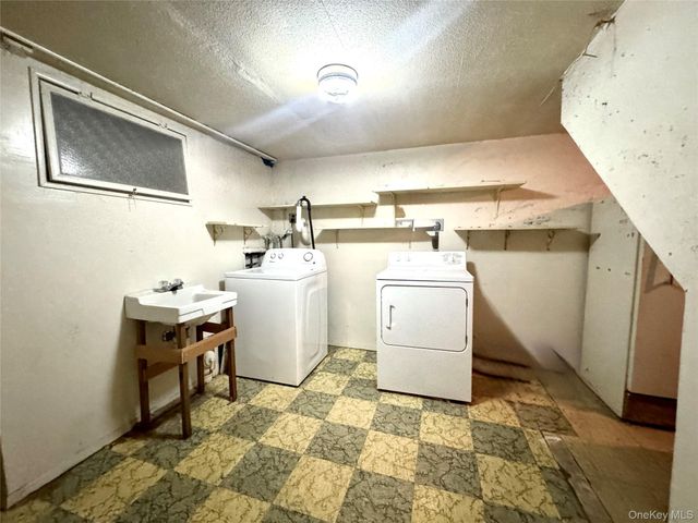 28 Euclid Avenue, Dix Hills, NY 11746