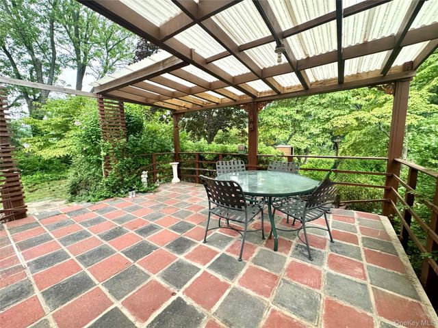 28 Euclid Avenue, Dix Hills, NY 11746