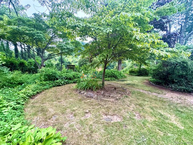 28 Euclid Avenue, Dix Hills, NY 11746