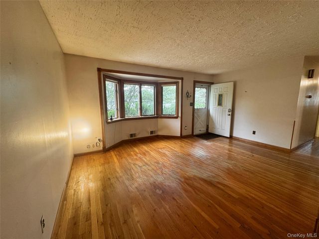 28 Euclid Avenue, Dix Hills, NY 11746