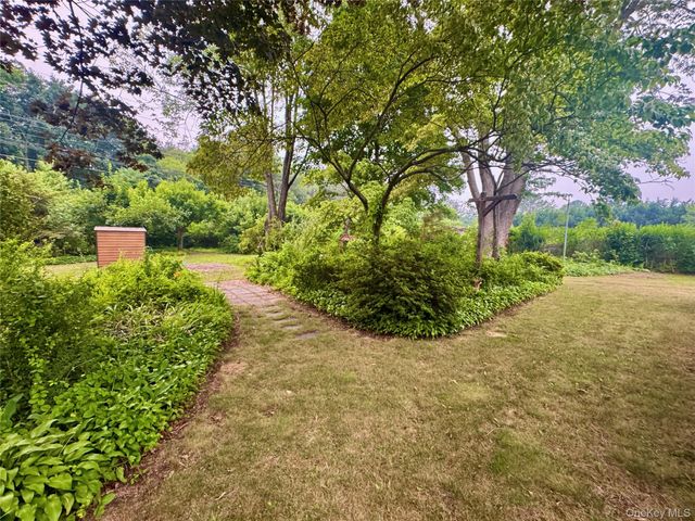 28 Euclid Avenue, Dix Hills, NY 11746