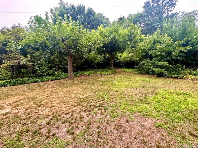 28 Euclid Avenue, Dix Hills, NY 11746