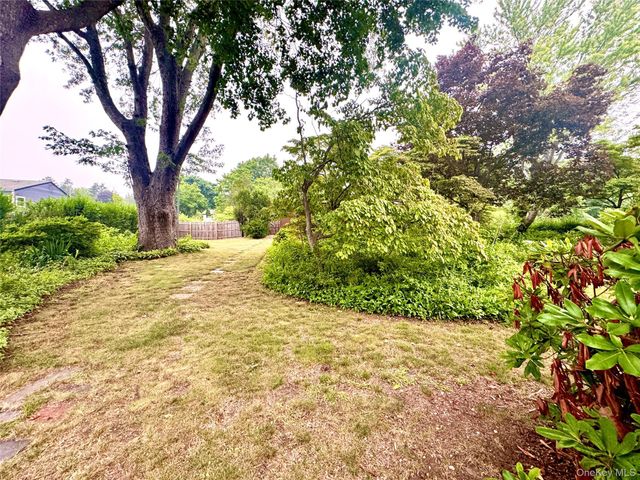 28 Euclid Avenue, Dix Hills, NY 11746