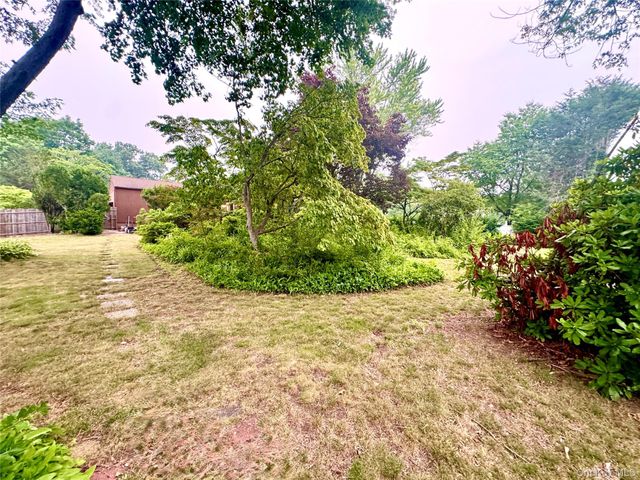 28 Euclid Avenue, Dix Hills, NY 11746