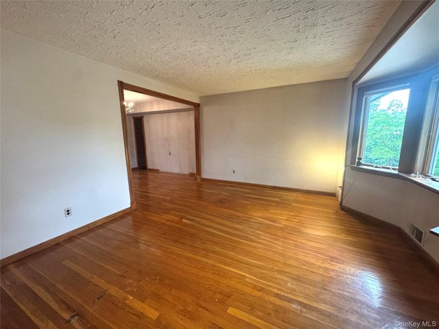 28 Euclid Avenue, Dix Hills, NY 11746