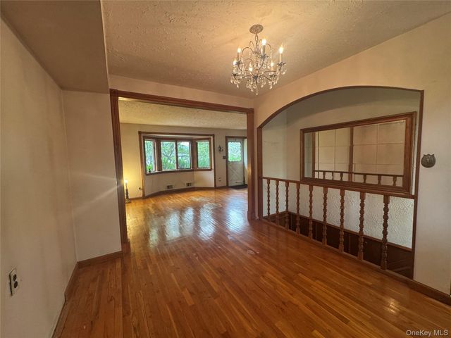 28 Euclid Avenue, Dix Hills, NY 11746