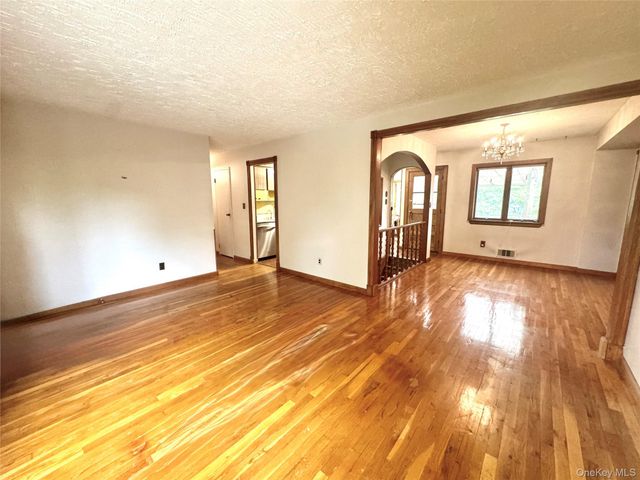 28 Euclid Avenue, Dix Hills, NY 11746