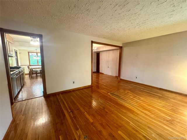 28 Euclid Avenue, Dix Hills, NY 11746