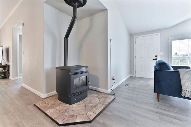 5695 Old Emigrant Trl, Mountain Ranch, CA 95246