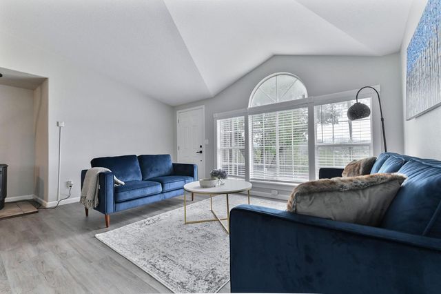 5695 Old Emigrant Trl, Mountain Ranch, CA 95246