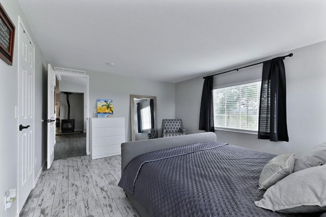 5695 Old Emigrant Trl, Mountain Ranch, CA 95246