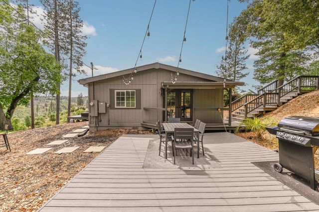 5695 Old Emigrant Trl, Mountain Ranch, CA 95246