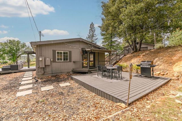 5695 Old Emigrant Trl, Mountain Ranch, CA 95246